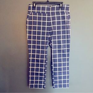 Pull-On Capris - Size Large - Like New - New York & Company